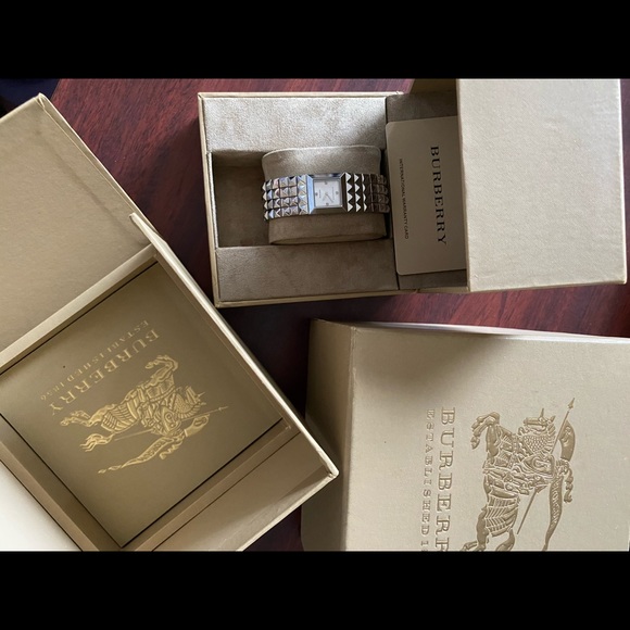 Burberry Ladies Watch. Like new - Picture 2 of 2